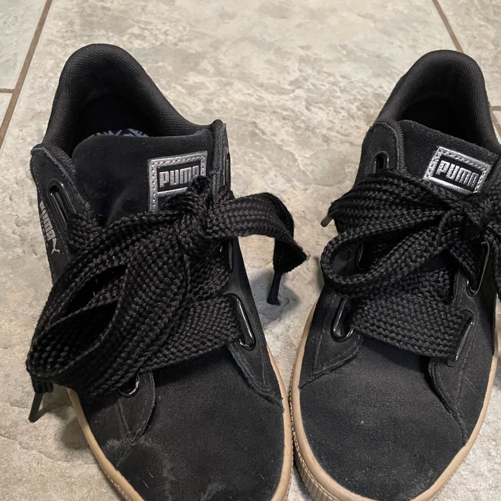 Puma Women's Suede Heart Safari Black Ribbon Laces Low Top Sneakers Shoes 8.5